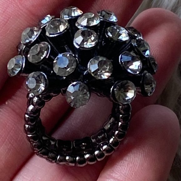 🟣 (2/$20) - Gorgeous Black tone with gems Statement Stretch Ring - One Size - Picture 2 of 12